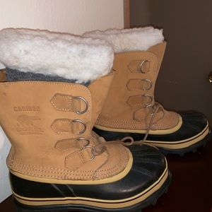 WOMENS SOREL CARIBOU BOOT SIZE 7